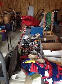 Schwinn bicycle, baskets, tub of Matchcars, costume jewelry & Cardinal throw