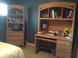 Bedroom set with matching twin bed