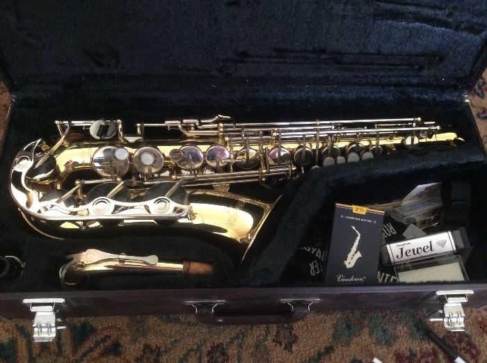 Yamaha student saxophone in case. Excellent condition.