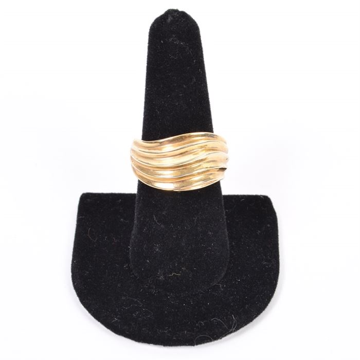 18K Gold Hollow Wave Ring: An 18K gold ring. This hollow ring has a fluted wave design.