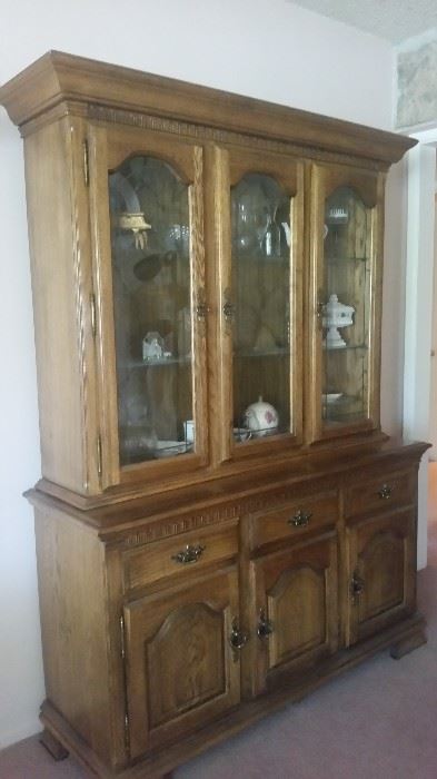 Beautiful cabinet $250