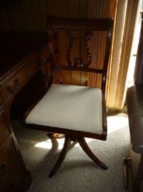 VINTAGE WOOD SWIVEL DESK CHAIR