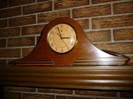 MANTLE CLOCK