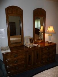 THOMASVILLE DRESSER W/ MIRRORS