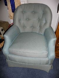 UPHOLSTERED CHAIR