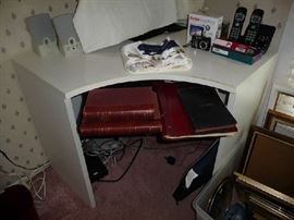 CORNER DESK