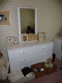DRESSER W/MIRROR