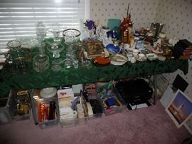 DECORATIVE ITEMS, OFFICE SUPPLIES