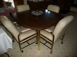 KITCHEN TABLE W/1 LEAF, 4 ROLLING CHAIRS