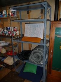 METAL SHELF, SLEEPING BAG