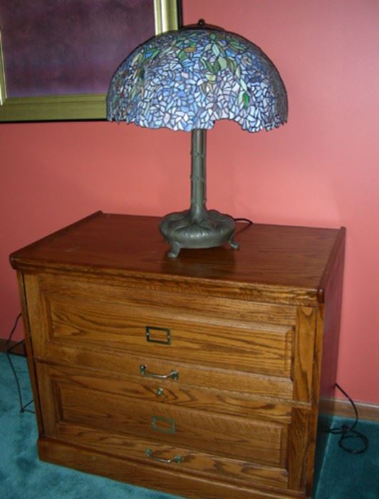 Fine Tiffany style bronze and leaded glass table lamp