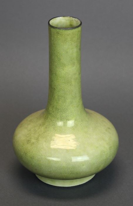 Chinese yellowish green glazed vase, Qing dynasty, 11.5in(H) x 7in(L)  