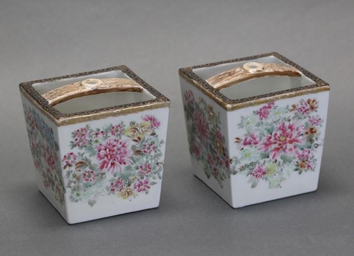 pair of Chinese famille rose porcelain baskets, Qing dynasty, each: 4.5in(L) x 4.5in(W) x 4.5in(H) 