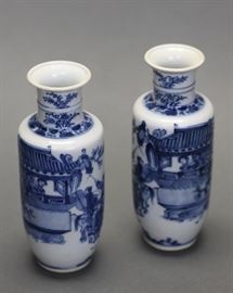 pair of Chinese blue and white porcelain vases, each: 8in(H)