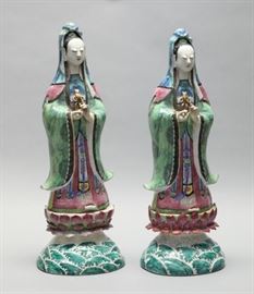 pair of Chinese porcelain Guanyins, Qing dynasty, each: 18in(H) x 6.3in(L)