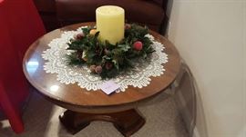 Round cocktail table with adjustable height   $50  Buy ahead