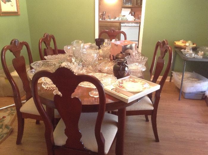 Beautiful Cherry finished table with leaves and table top pads 5 Chairs