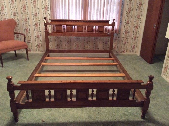 Sprague & Carleton Solid Rock Maple bed frame
