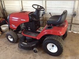 Craftsman LT 2000 riding lawnmower