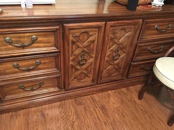 Gorgeous American Drew Ches with 2 Large Mirrors Attached