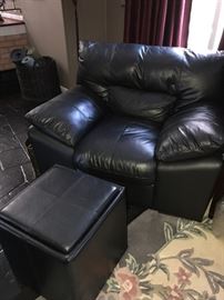 BLACK NATUZZI LEATHER LOUNGE CHAIR - 45"WIDE X 36.5"DEEP X 32"TALL