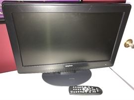 SMALL SANYO FLATSCREEN TV