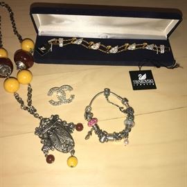 COSTUME JEWELRY- PANDORA BRACELET WITH CHAMILA AND PANDORA CHARMS