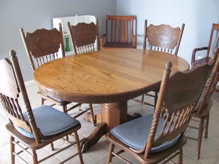 This beautiful oak table is only $200 with today's discount! 