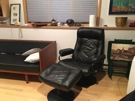 Mid Century, early model Stress Less Chair w/ottoman
