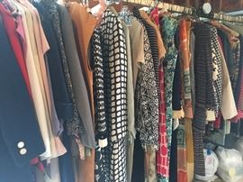 Vintage Ladies clothing galore, hundreds of pieces!!