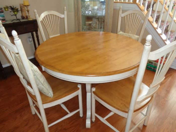 Wood top dining table with pedestal base and 4 matching chairs (with leaf)