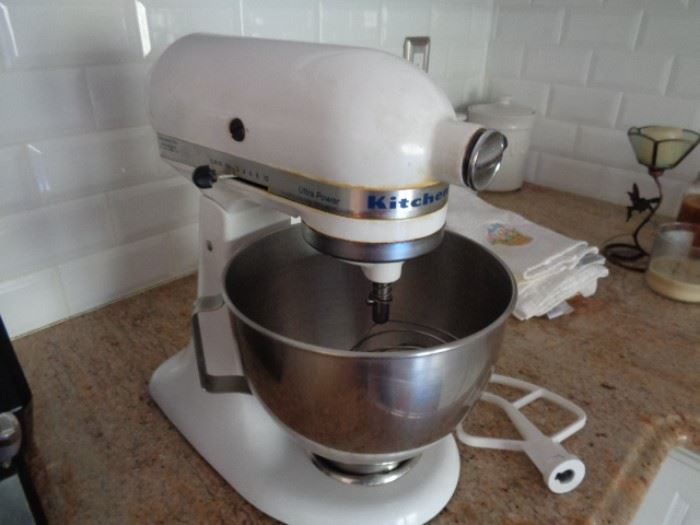 Kitchen Aid stand mixer with stainless bowl & attachments
