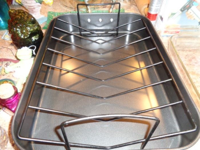 Like new roasting pan with rack