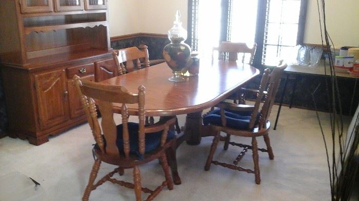 Wonderful dining room table with 6 chairs it has a matching buffet. 