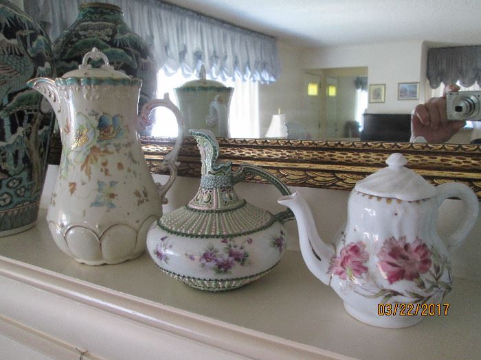 Antique porcelain pieces..pristine! 