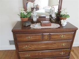 BR Set  bed end table and two dressers....pristine!