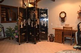 Asian/Chinese/Oriental Room Divider, Desk, Clock