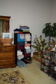 Towels, Stand with cloth baskets