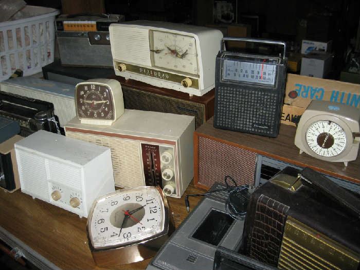 Large Collection of Vintage Radios