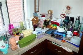 Thermoses, florist vases, and other housewares