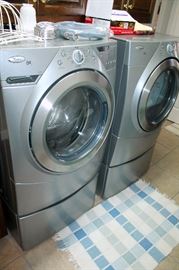 NICE Whirlpool Duet washer / dryer with pedestals