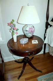 Drum table, ceramic lamp