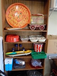 A lot of fun kitchen items
