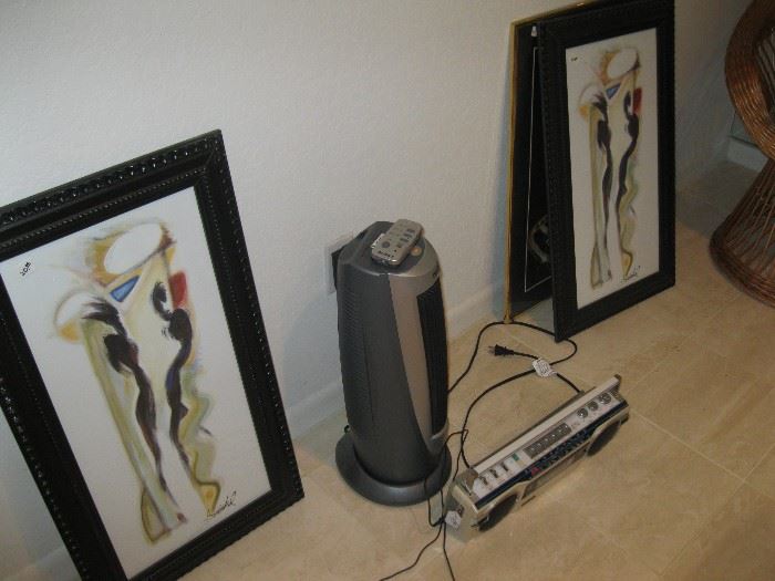 Wall décor, and small heater,  radio 