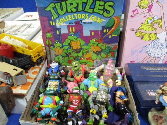 Teenage Mutant Ninja Turtles action figures and collector case