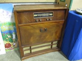 Philco Floor radio