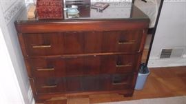 DRESSER