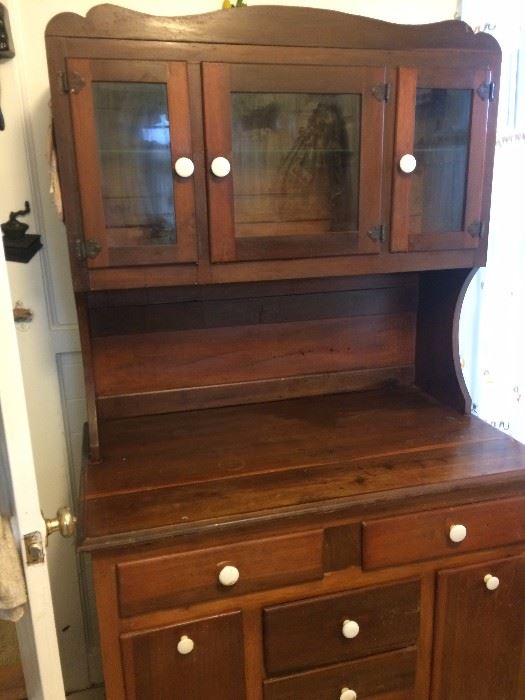 This is a great looking vintage cupboard.  Again, not large, just the perfect size.