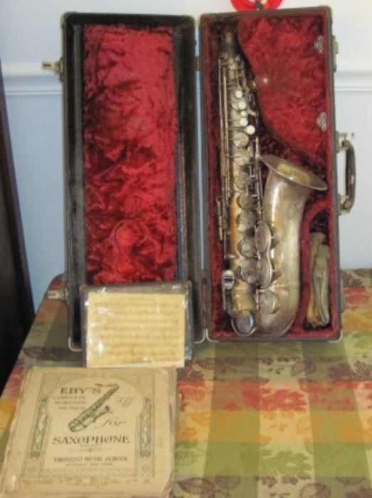 Alto saxiphone, with vintage music