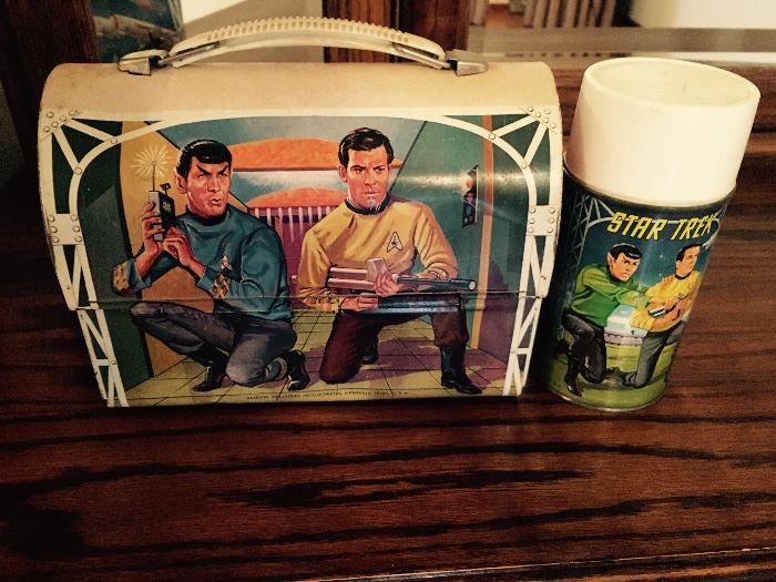 STAR TREK VINTAGE LUNCH BOX WITH THERMOS